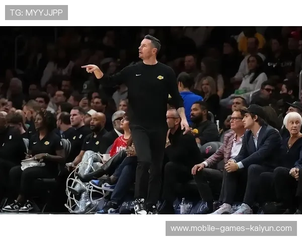 浓眉伤情再被曝光:湖人队内气氛紧张