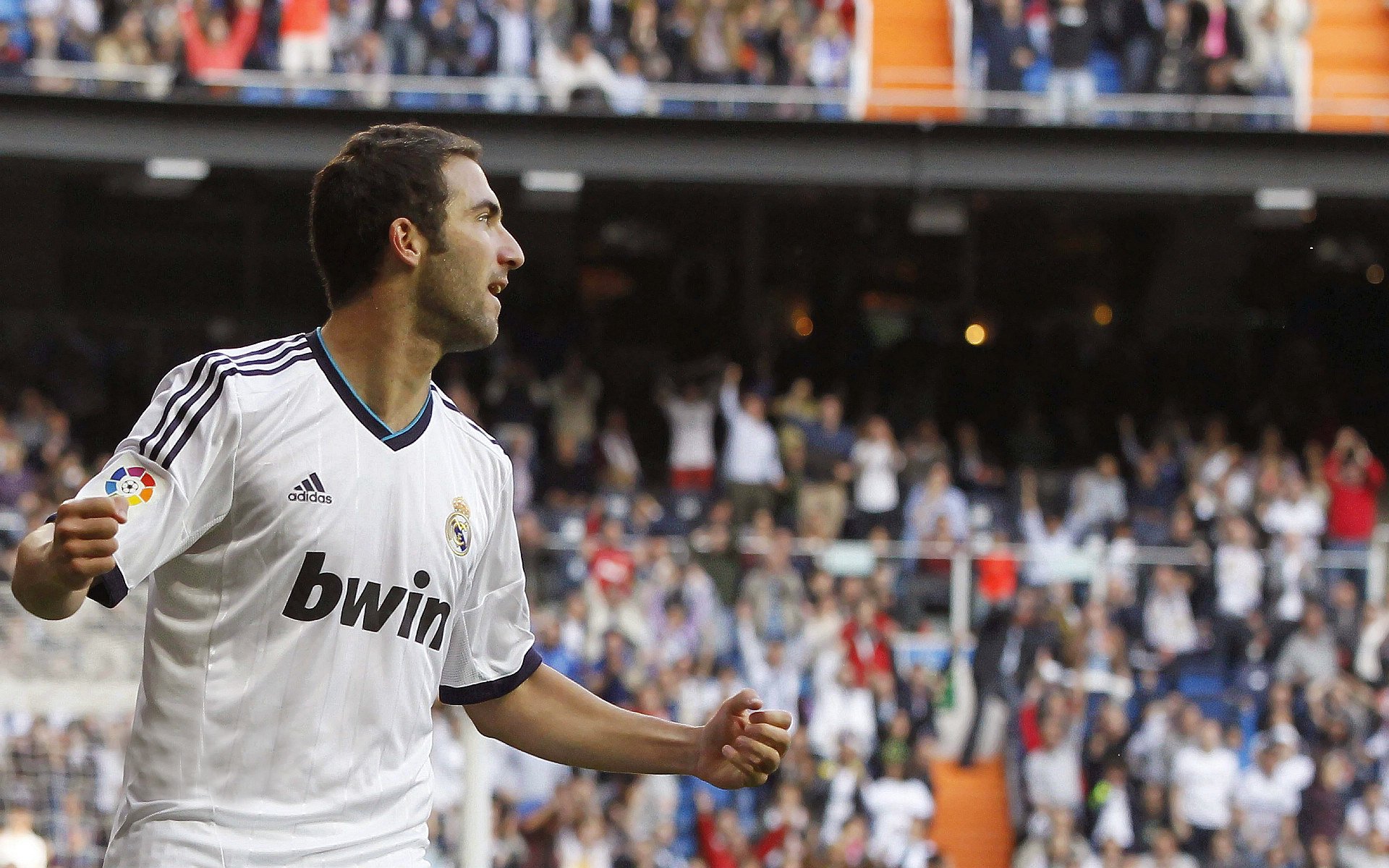 马术射箭传统赛 骑射选手重现冷兵器时代场景